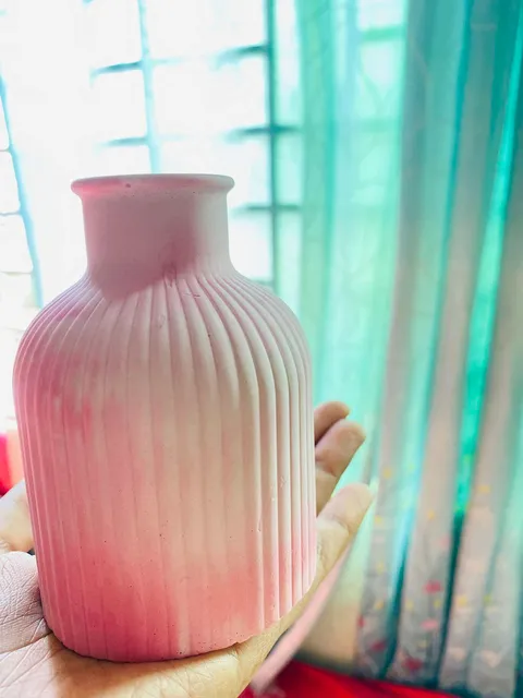 Ribbed Vase — Pink Gradient